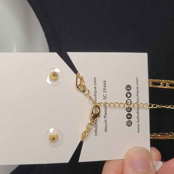 NWT Gold 3-Tiered Necklace/Studs Set - Picture 5 of 5
